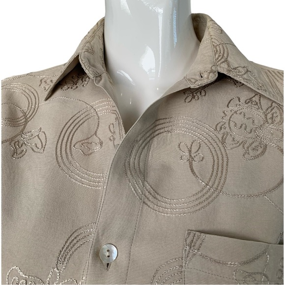 CHICO’S TAN SILK EMBROIDERED BLOUSE. CHICO’ WOMEN’S SIZE 1 - Picture 5 of 8